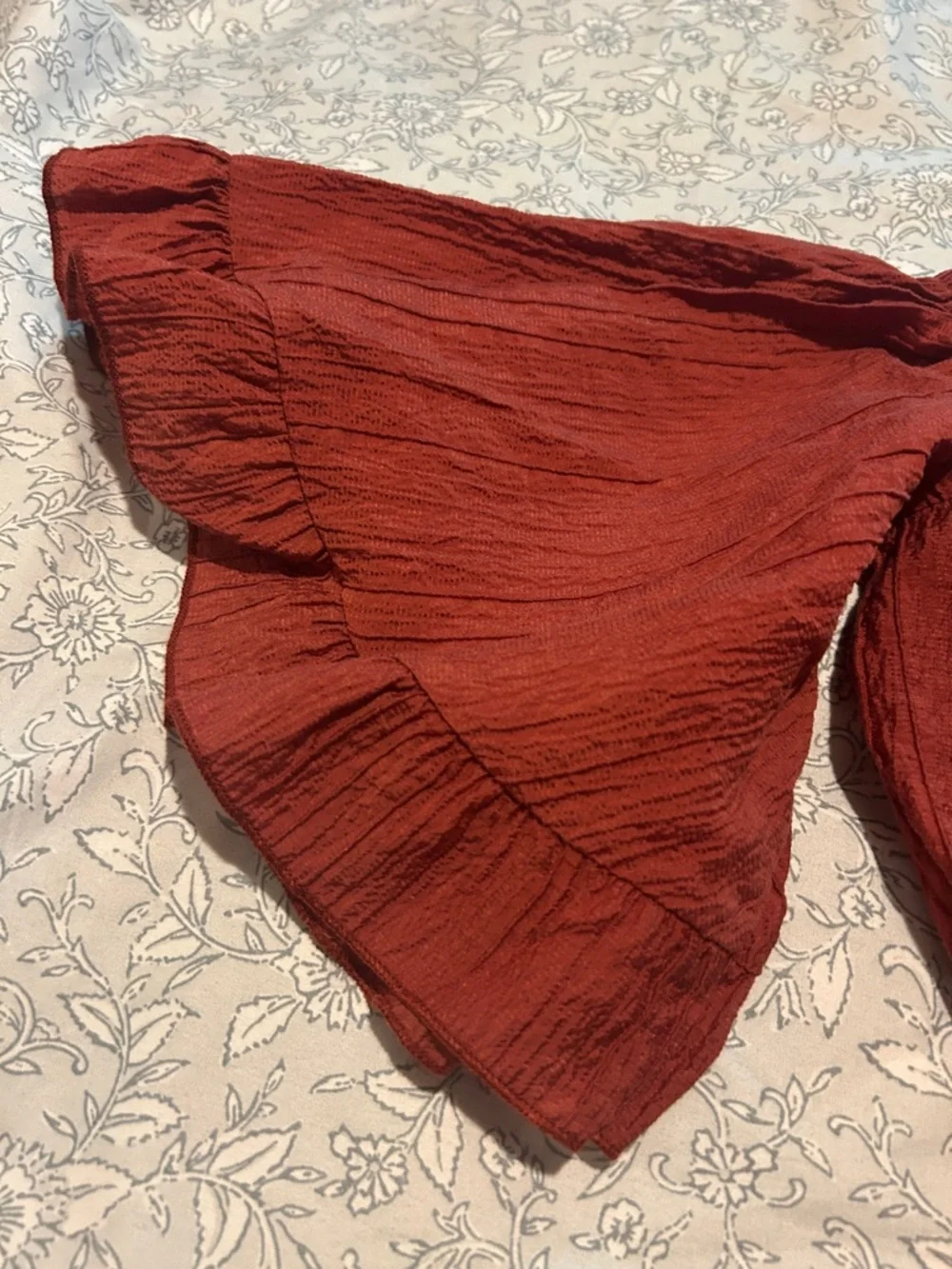Off-Shoulder Rust Red Romper with Ruffled Sleeves - Picture 3 of 3